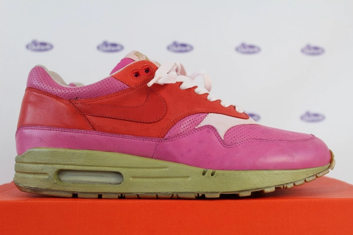 Nike Air Max 1 Kidrobot Hyperstrike