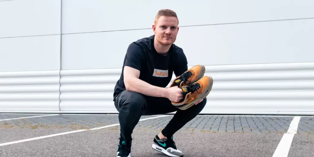 frank investeert in sneakers paar tientjes verdienen lukt iedereen wel een keer.jpg 1024x512 1