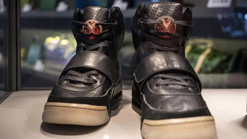 Geveilde sneakers via Sotheby's